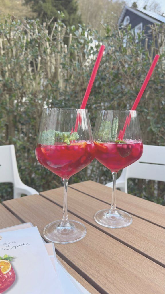 Spritz-Drinks auf der Terrasse