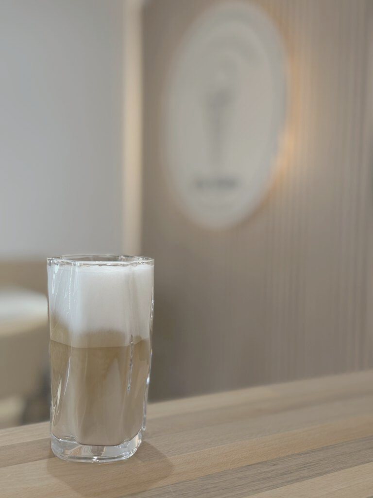 Latte Macchiato im Glas